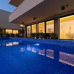 Adria Seafront Luxury A Private Pool * זאטון