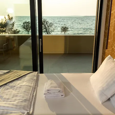 Adria Seafront Luxury A Private Pool Vila Zaton (Zadar)
