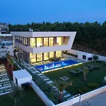 Adria Seafront Luxury A Private Pool ザトン