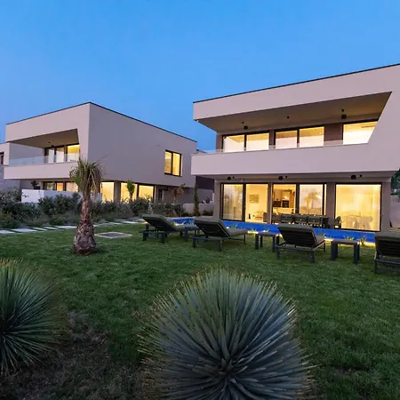 Adria Seafront Luxury A Private Pool Βίλα *