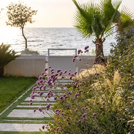 Adria Seafront Luxury A Private Pool Vila *
